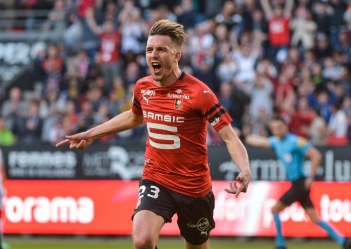 marcagrossi's tweet photo. Un seul Être vous manque, et la vie n'a plus la même saveur...
#FKASRFC #srfc #EuropaLeague https://t.co/MOiLIxNgH0