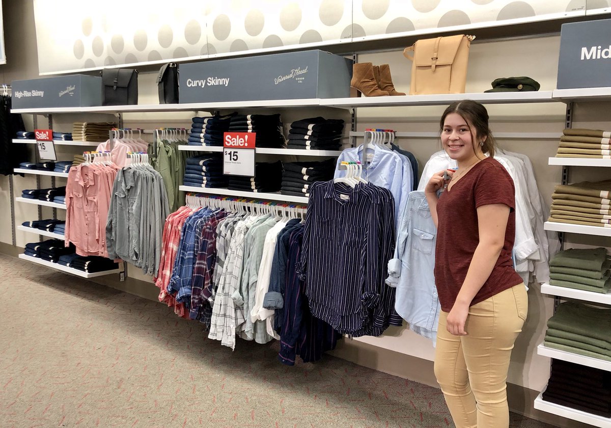 Jasmin is a jean-ius when it comes to denim folds... #G295ALLIN <a href="/salamlazkani/">salamlazkani</a> @ashleycross247 <a href="/BekdacheZeina/">Zeina King</a>