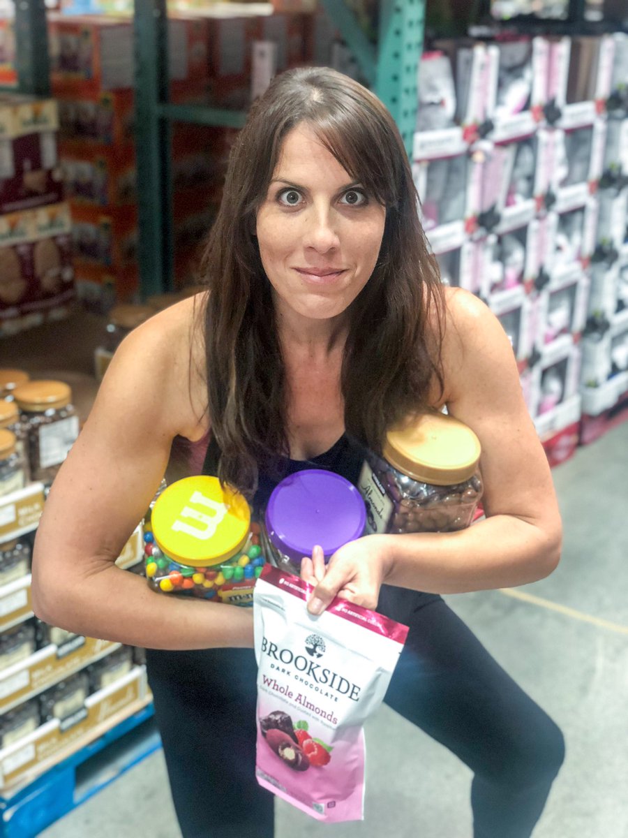 ShannaFerrigno's tweet photo. Catch me if you can 🍫🍬
.
#balanceiskey #imjustlooking #sugarrush #halloween #candy #holidayresetprogram https://t.co/qIQWwJe7jZ