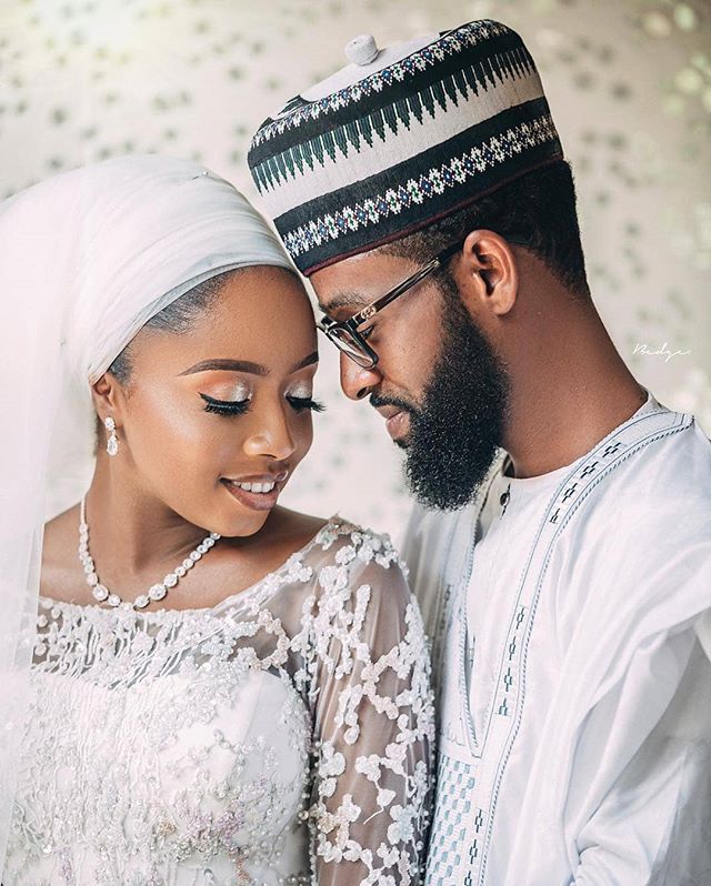 BellaNaijaWed's tweet photo. One heart merged together💛
#HS2018
Makeup peaceibadin_mua
Crew m_osai agada_ mindmaze_wrgo for bedgepictures
Videography _bedge agada_ .
#BellaNaijaWeddings https://t.co/Xf6h7Ea6Tc https://t.co/L3uXaufsAy