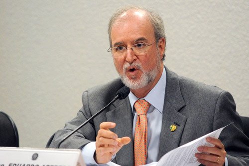 otempo's tweet photo. Preso, ex-governador Eduardo Azeredo votará no domingo #azeredo #mensalao #PSDB https://t.co/7E4wD7yGI2 https://t.co/kaDxHbqQPf