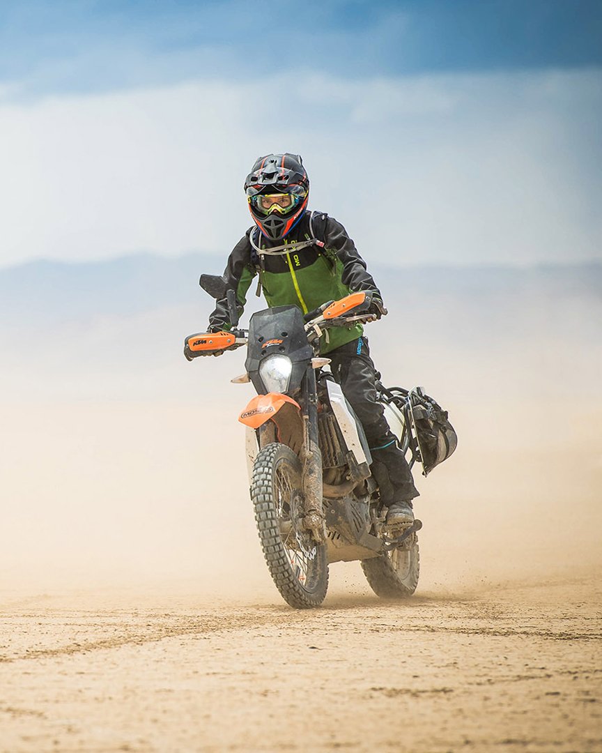 MoskoMoto's tweet photo. Mosko Ashley headed home to base camp on her #KTM690EnduroR with Scout 25L kit at the #UNRally
Photo by @Cudby for @Upshift_Online
#girlswhoridemotorcycles #pnwriders #pnwdualsport #dualsportadv #upshift_online #moskomoto https://t.co/ha7Z0EjZP1