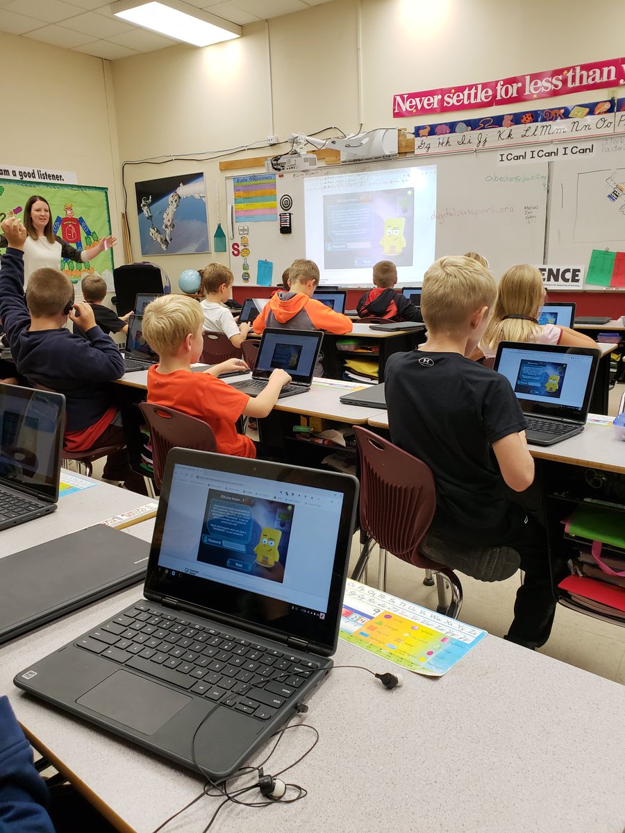 LPA2889's tweet photo. 3rd Graders learning digital citizenship.....via Spongebob #LPARaiders https://t.co/LbUH5X8mbF