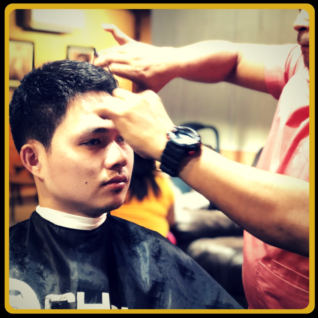 choibarbers's tweet photo. For all your hard work and hustle, you deserve to chill out and unwind. Recharge and achieve the perfect hairstyle with our CHOI Cut. 😏👌#CHOI #Ultimate #CHOIMan #DavaoBased #DavaoBarbers #Barbershop #Barbers #haircut #hairstyle #mensgrooming https://t.co/jEczbR6fHU