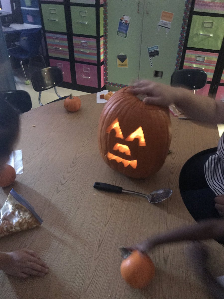 elisabethnewe10's tweet photo. Pumpkin learning and carving with a parent. Parent Involvement is a true representation of school and home connection. #mpsmovingforward #wilsonrangersLEAD #MPSAL #MakeEverydayExtraordinary #ApplyAAStandardsInEverything #WeLearnDifferentButAreNotLess #myparentsrock #pumpkinlove https://t.co/ewbgGq7d1M