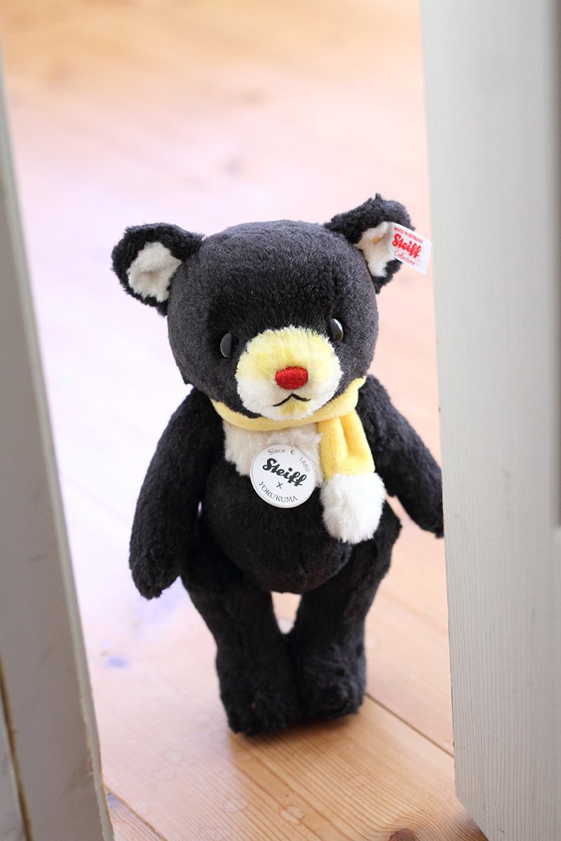 酒井駒子『よるくま クリスマスのまえのよる』のよるくまが、ドイツ