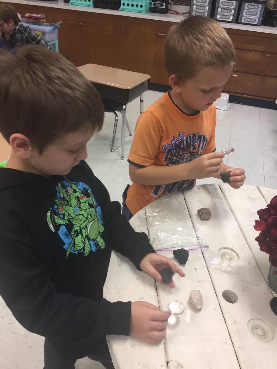 mcgraw2ndgrade's tweet photo. We studied rocks to learn all about properties of matter, including texture, color, hardness, and luster. #sciencerocks #hornetsr2 #fieldhornets https://t.co/JLk1hXCxgr