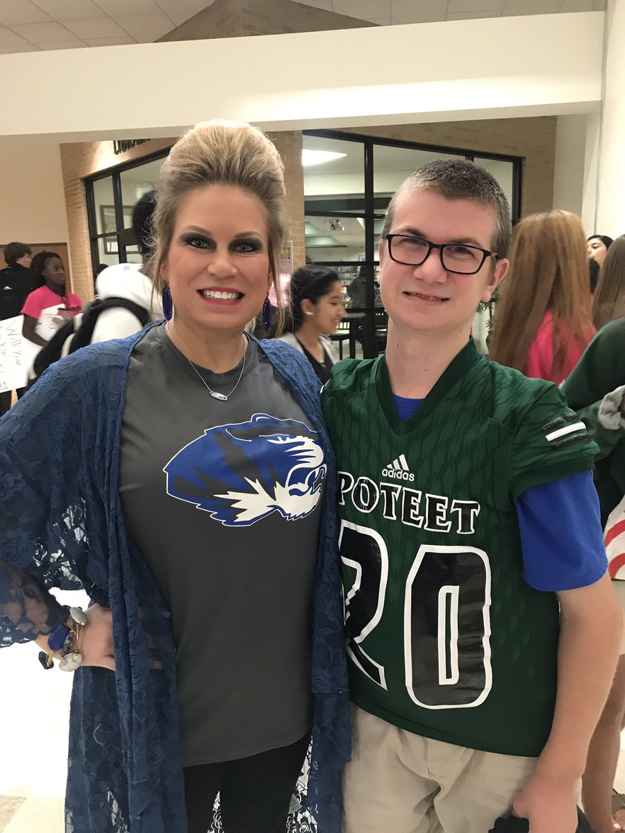 mcgeebiotastic's tweet photo. Today we were Terry Tigers. 🙏😭❤️🙌🏻 I love these kids and peeps. #terrystrong https://t.co/pwU3rWfbPV