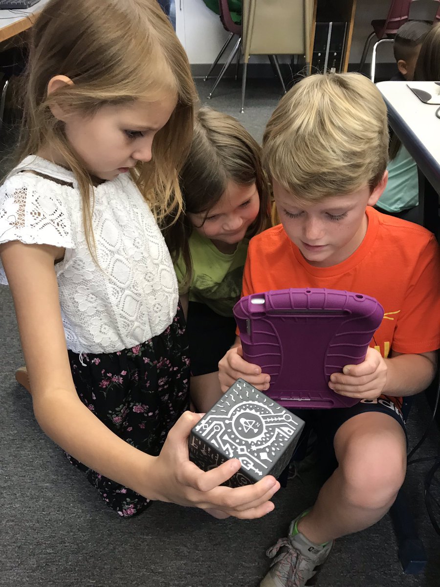 cdfnchico's tweet photo. Third graders finishing up Lost in Space with Merge Cube’s Galactic Explorer. Love the sound of active, engaged learning! @SierraViewElem @ChicoUSD #sierraviewrocks #frosteeztech https://t.co/ML2f8QfdQZ