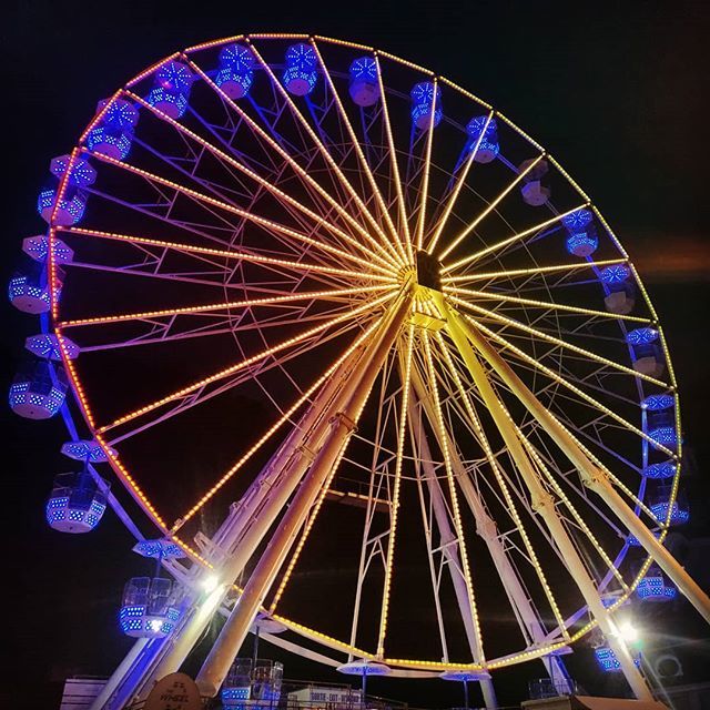 An illuminated ferris can light up the moment! It's the simple things in life that can make your day.

#ferriswheel #ferrislights #colorfullights #giantwheel ##backpackersintransit #simplelife #belgium🇧🇪 #belgiumlove ift.tt/2zTAZjd