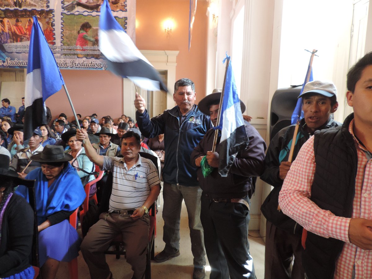 JDFATOS's tweet image. Hoy  acompañamos al hermano presidente Evo Morales, al Gobernador Esteban Urquizu a los Alcaldes de los 29 municipios, a las Organizaciones Sociales  en la entrega de Recursos Económicos del PROGRAMA MI AGUA. que beneficiara a las familias Chuquisaqueñas
GRACIAS PRESIDENTE  EVO.