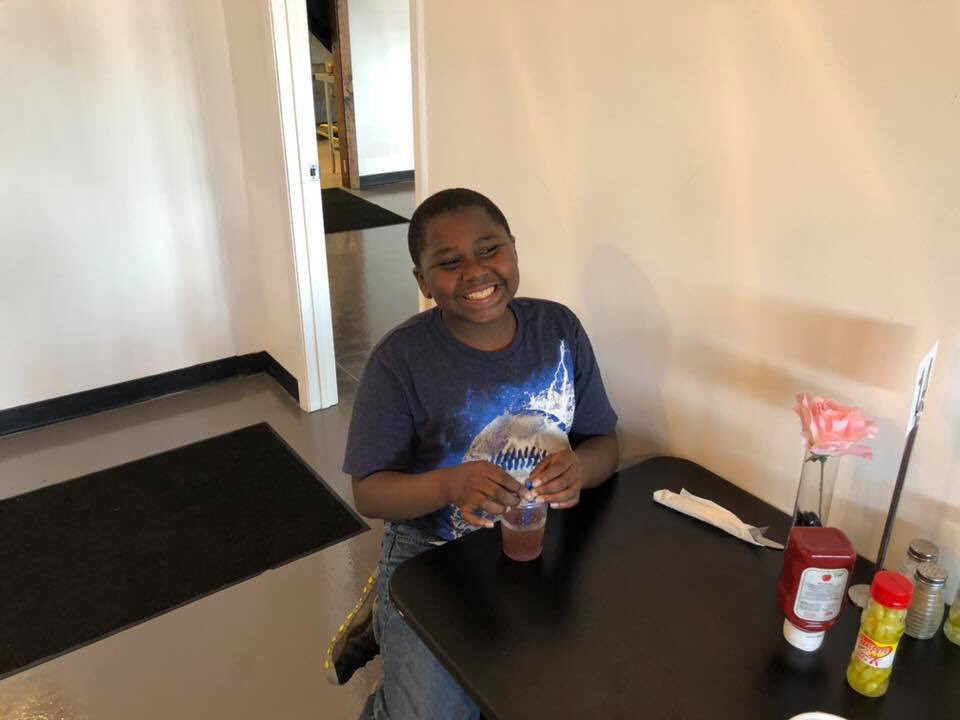 EllenWoodside's tweet photo. Thank you Oak Pointe Church for serving our students at The Core! Also, thank you to Justshons Catering and Bakery for having our kids and feeding them yummy food while they learned about mannered #ewewearefamily #ewepartnerswithpurpose https://t.co/KKeskjOVHk