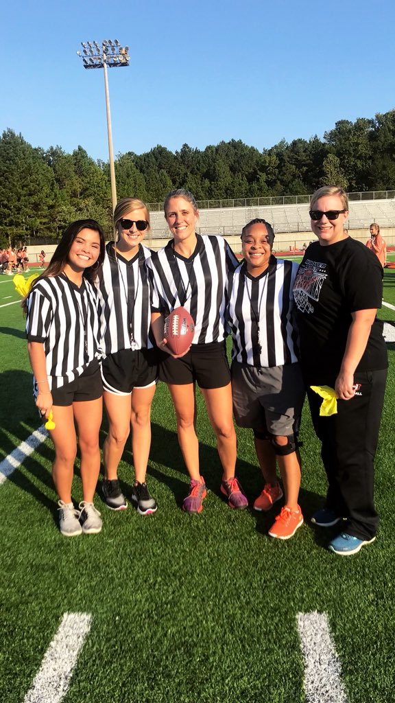 middlebrookshhs's tweet photo. Great job to all the girls who played tonight and a BIG congratulations to the Seniors for the big win!! 🏈 #HooverPride #powderpuff https://t.co/GA5PM7WwQq