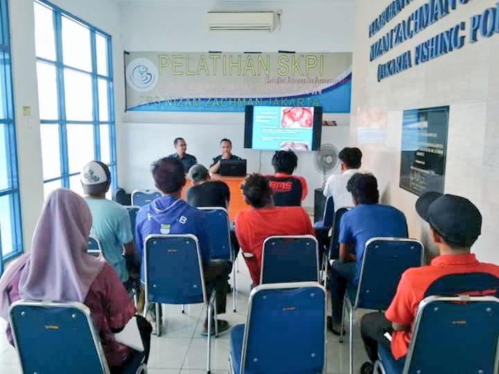 PPSNizam_Jkt's tweet photo. Bimbingan teknis kpd awak kapal perikanan ttg cara penanganan ikan yg baik diatas kpl &amp; saat bongkar oleh Petugas Mutu #PPSNZJ . @mzulficar https://t.co/u1s9vAsPRH