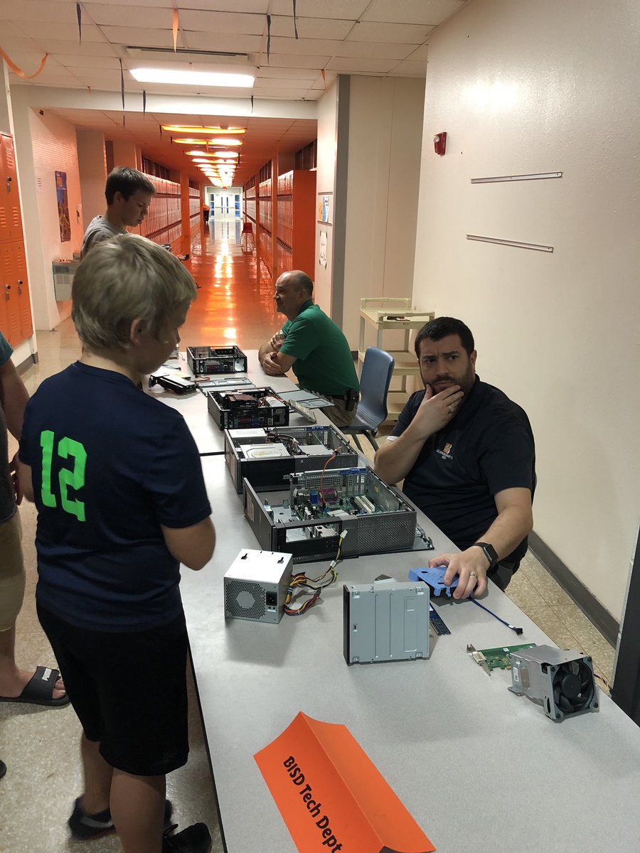 BradOwenBISD's tweet photo. BISD STEM Fair 2018. #bisdstemfair https://t.co/dby5KrT3z3