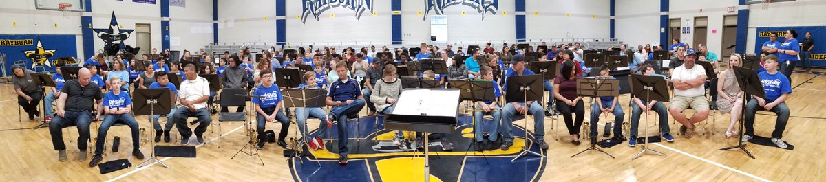JustinSmithCHS's tweet photo. Outstanding Band Performance.  Great job ya'll! #ProudPrincipal @BryanISDSup https://t.co/JTtR9iT0B2