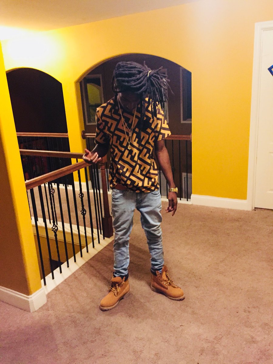 KingSachee's tweet photo. Too fresh for you bitches #fendigang https://t.co/jyMr7tYgb0