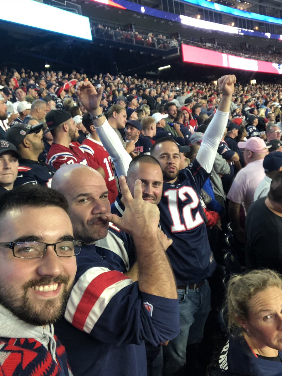 _Luckyponcho's tweet photo. #patsgame #PatsVsColts #Luckyponcho https://t.co/8wQcz8QgFY