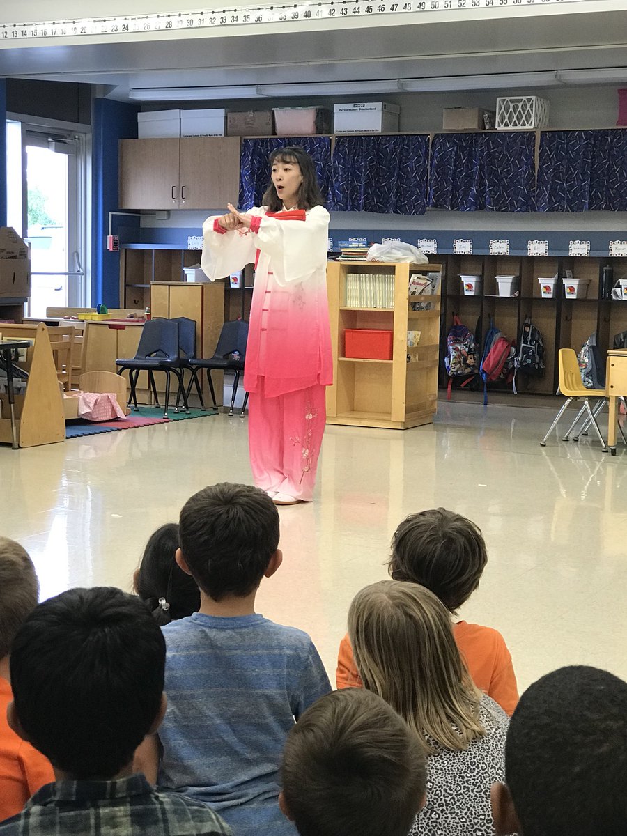 Today we had some visitors that told us all about Chinese culture. We learned how to say hello and goodbye. Some students even volunteered to model parts of the culture they taught us!