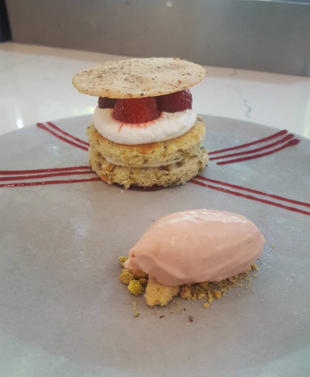 chefinthehat's tweet photo. My sweet tooth is satisfied ๐
#Chefinthehat #Loulay #dessert #SeattleFoodie #foodie
#Repost @biscottibee
ใปใปใป
โค๐ฐ๐จ https://t.co/OiMriQfYWa