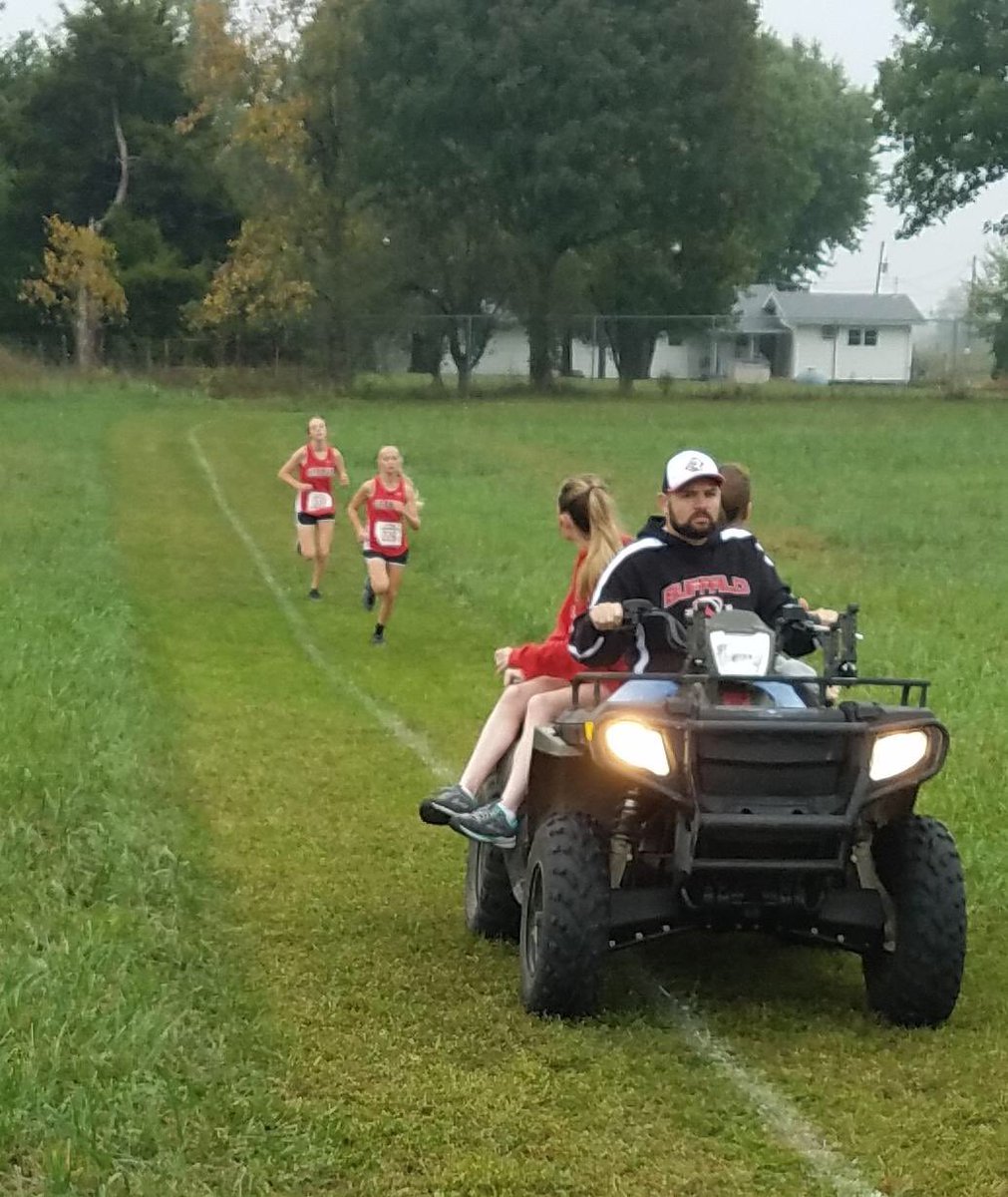 BransonJHXC's tweet photo. Avery Webber, Jordyn Wall, Tristen Bough, Gavin Allred, and Adrian Manderson all pictured below leading their teams to victory. #BeGreat https://t.co/AcrVvxKB5t
