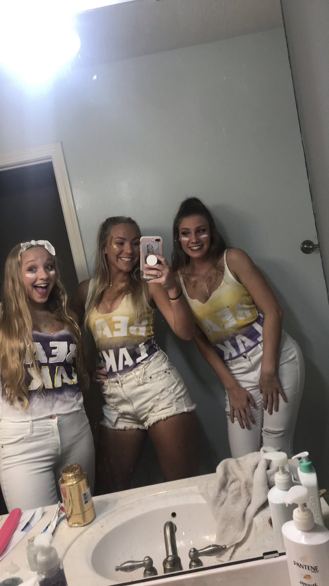 sopkokatie's tweet photo. happy birthday gill i love u so much gf🤪🤪 glad you got to be an extra special queen on this day w a crown and all😉👸🏼 also u can now legally dance so that’s pretty cool #dancingqueenonly17 @GRomanchok https://t.co/GXeXbMCKty