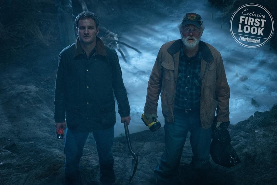 eiganotes365's tweet photo. スティーヴン・キング人気原作の映画化「Pet Sematary」よりファーストルック画像が公開。死者が生き返るという墓場に愛する息子を埋葬した家族に降りかかる恐るべき試練を描く。ジェイソン・クラーク、ジョン・リスゴーら出演。来年4月5日全米公開。 https://t.co/Pusugypu8M