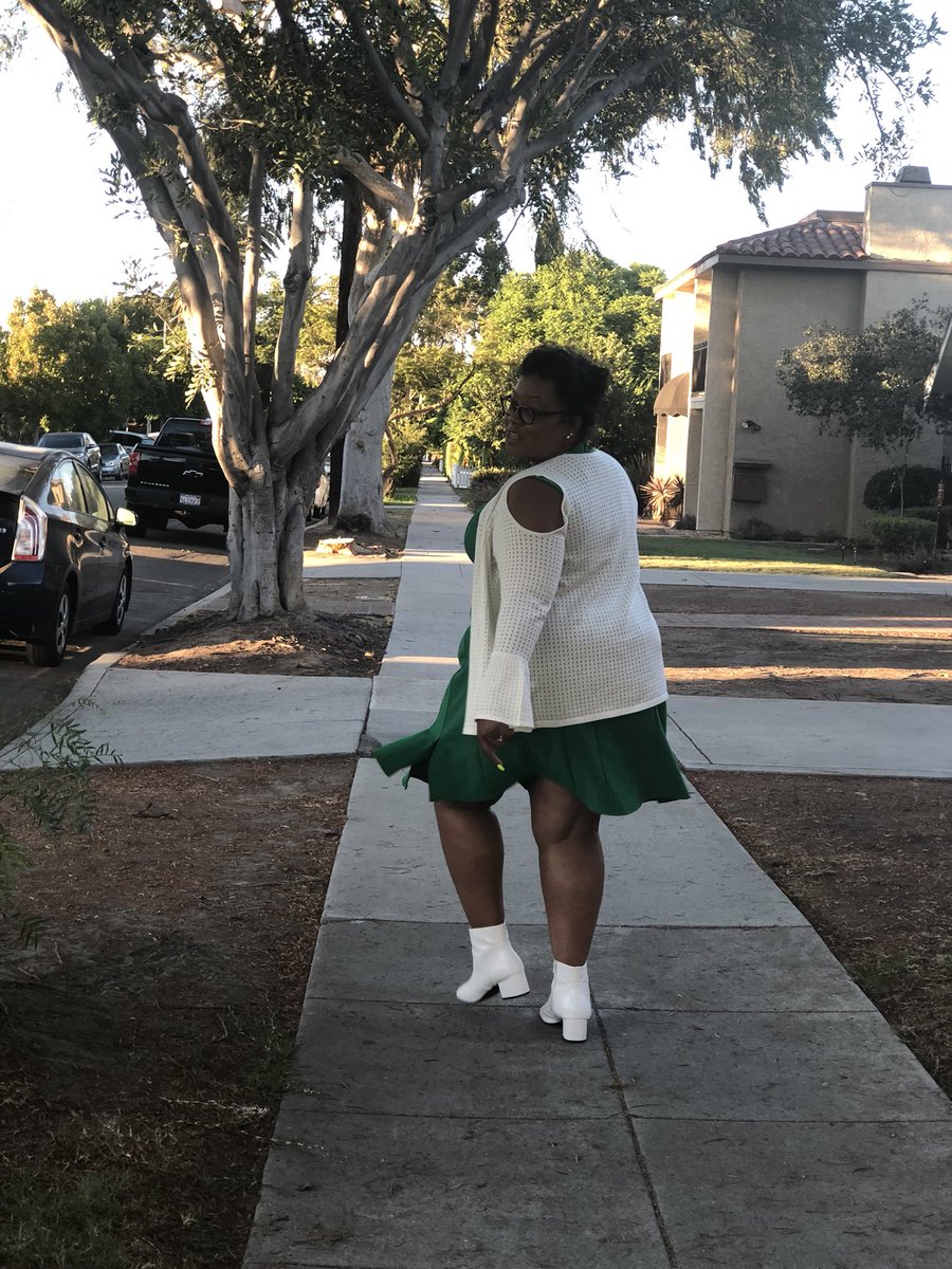 BHope76360723's tweet photo. My cute @lanebryant dress & off white sweater & white boots I almost felt like I was part of the drill team #PlusFab #plussizemodels #boots #biggirlsettings https://t.co/09U1C5xwSr