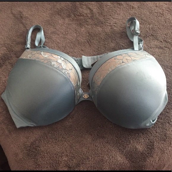 OxAmOsxO's tweet photo. So good I had to share! Check out all the items I'm loving on @Poshmarkapp #poshmark #fashion #style #shopmycloset #pinkvictoriassecret #activeusa #victoriassecret: https://t.co/6OOQ6GhPvg https://t.co/HF3Y3hA0J3
