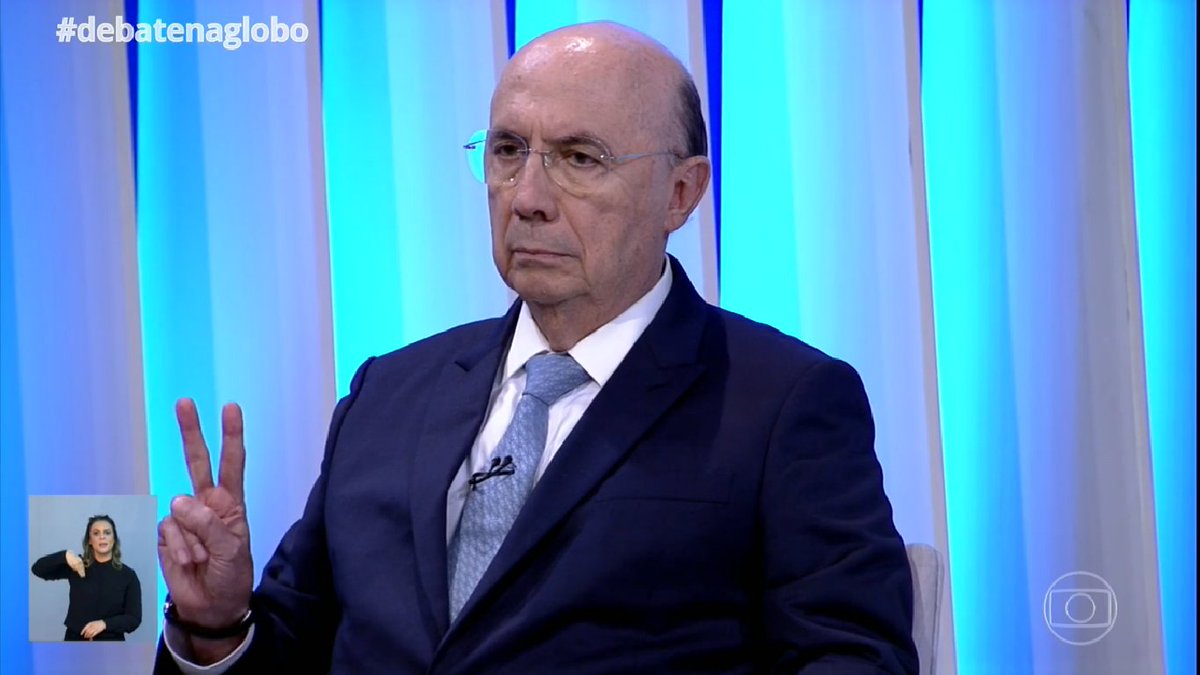 Rodringe's tweet photo. Serenidade no olhar de quem já sabe que não vai ganhar. Hahaha #DebateNaGlobo https://t.co/HBXZeLVtvC
