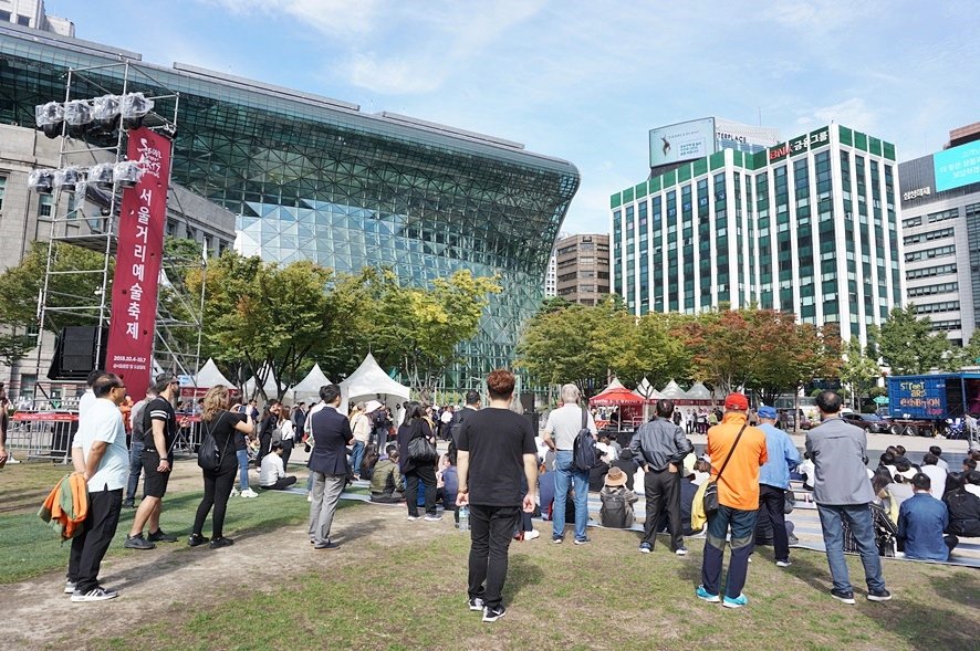 Beautylogs's tweet image. #주말나들이
#서울거리예술축제

10.4~10.7 서울광장. 청계광장 일원에서
거리예술축제가 펼쳐진다. 다양한 공연. 퍼포먼스등 볼거리가 풍성.. 공삭초청작 및 자유참가작등 세계적인 공연팀들의 공연 보러 서울로 고고씽~^^

#서울시