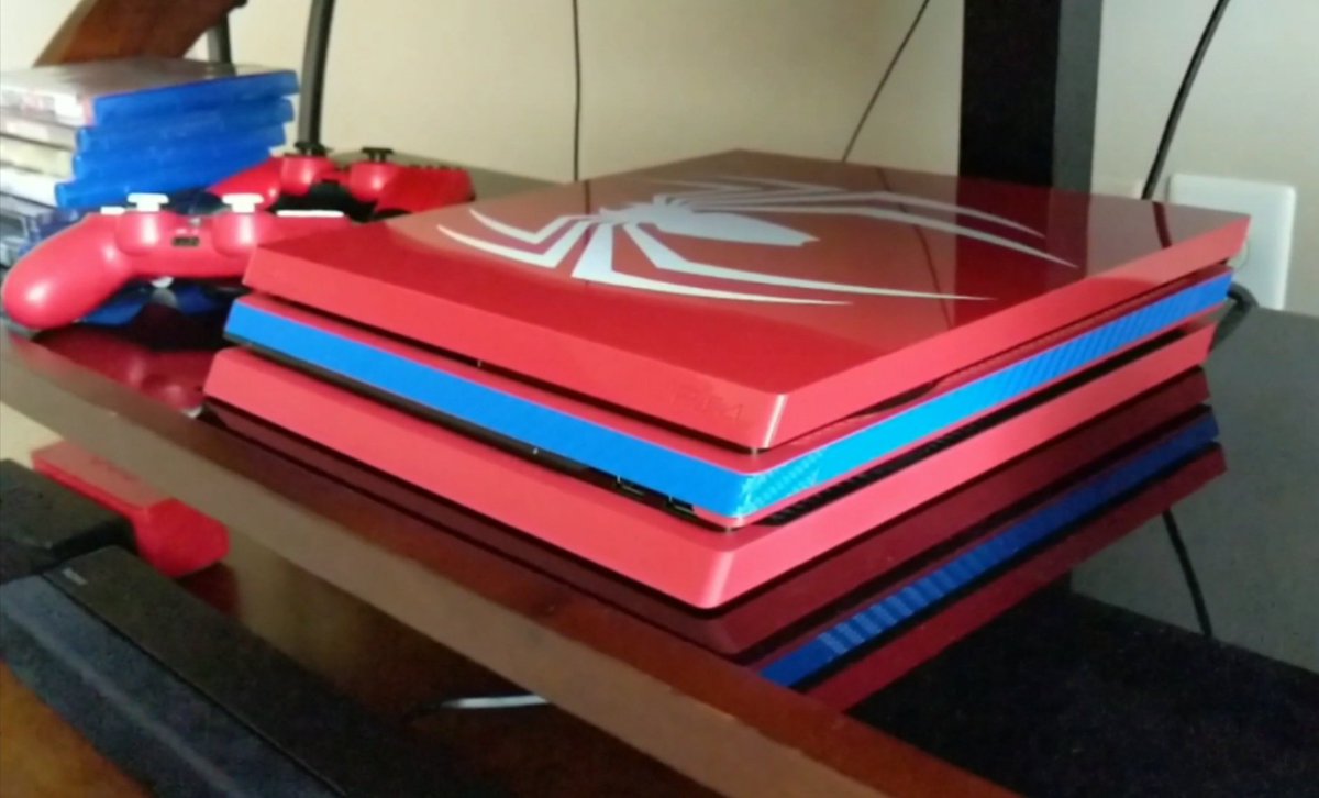 themicahwoods's tweet photo. Had to customize the #spidermanps4pro the right way via @dbrand ! Blue was needed @insomniacgames! Video is live on my channel! Link in Bio 😄 https://t.co/TrtrXvUKJX
