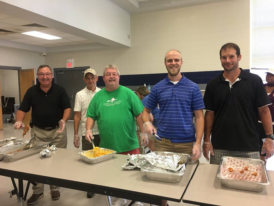 TippettsChapel's tweet photo. Great time with @CLAYTONHIGHSCHO JV Football team tonight! https://t.co/1PiksaQJNs