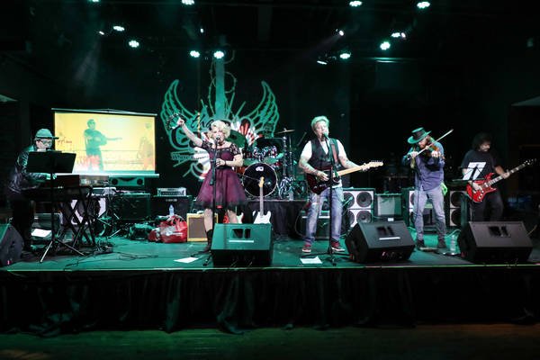 YMTheBevHillsPR's tweet photo. Client Media #CoverImages captures The Swansons in concert at The Canyon Santa Clarita on Sept 8 opening for The Pretender & Fan Halen Tribute Bands
Photos: https://t.co/TBjgmNYfB7
#TheSwansonsMusic #CountryMusic #AlternativeCountryRockPop #YMPR #TheCanyonSantaClarita https://t.co/BRxwdLUVCO
