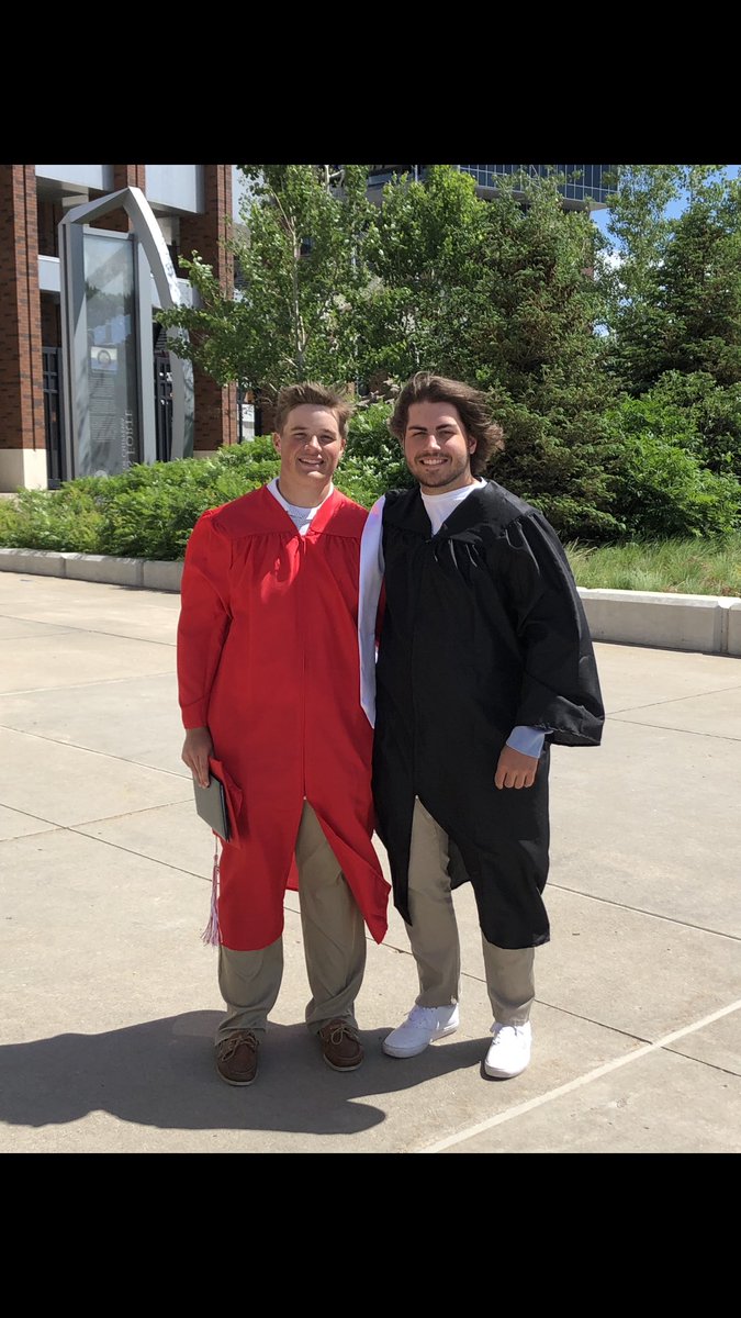 ltmedved's tweet photo. Happy birthday to one of my best buds 🎉🎁 @Simonstenzel10 https://t.co/9ZnYps8gpv