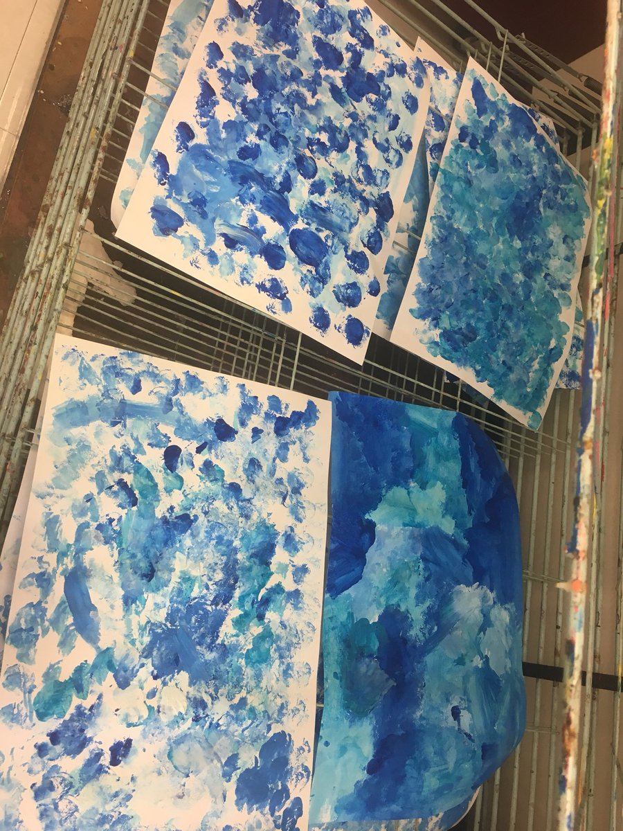 Mrs. Meyer’s 1st graders started their Fall landscapes today in Art class! 🍁🍂🍃@tmeyer1st
