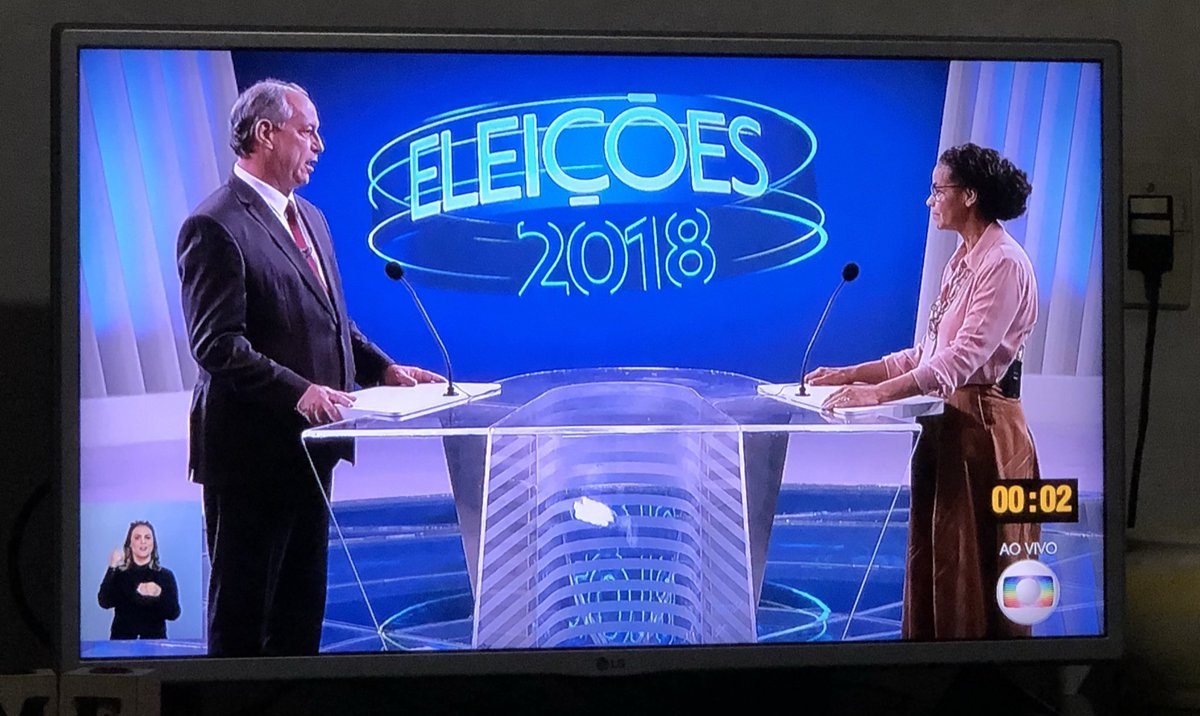 AleciaKalil's tweet photo. Último debate! #Ciro12 #CironaGlobo #TsunamiCIRO https://t.co/q2BbK0KEVM