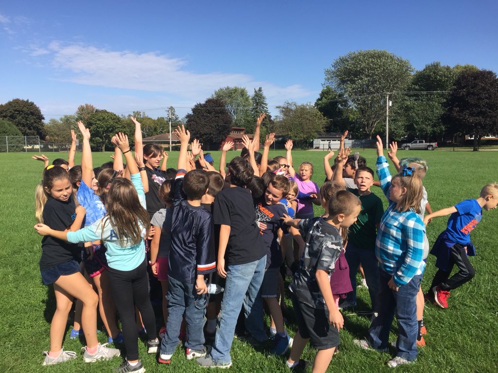 SraSigrist's tweet photo. Missing Track Club this week-can’t wait for next Thursday! Extrañamos Club Atletismo esta semana-¡no podemos esperar para el próximo jueves! @oeselem #wcusd200 https://t.co/cl86KdcveU