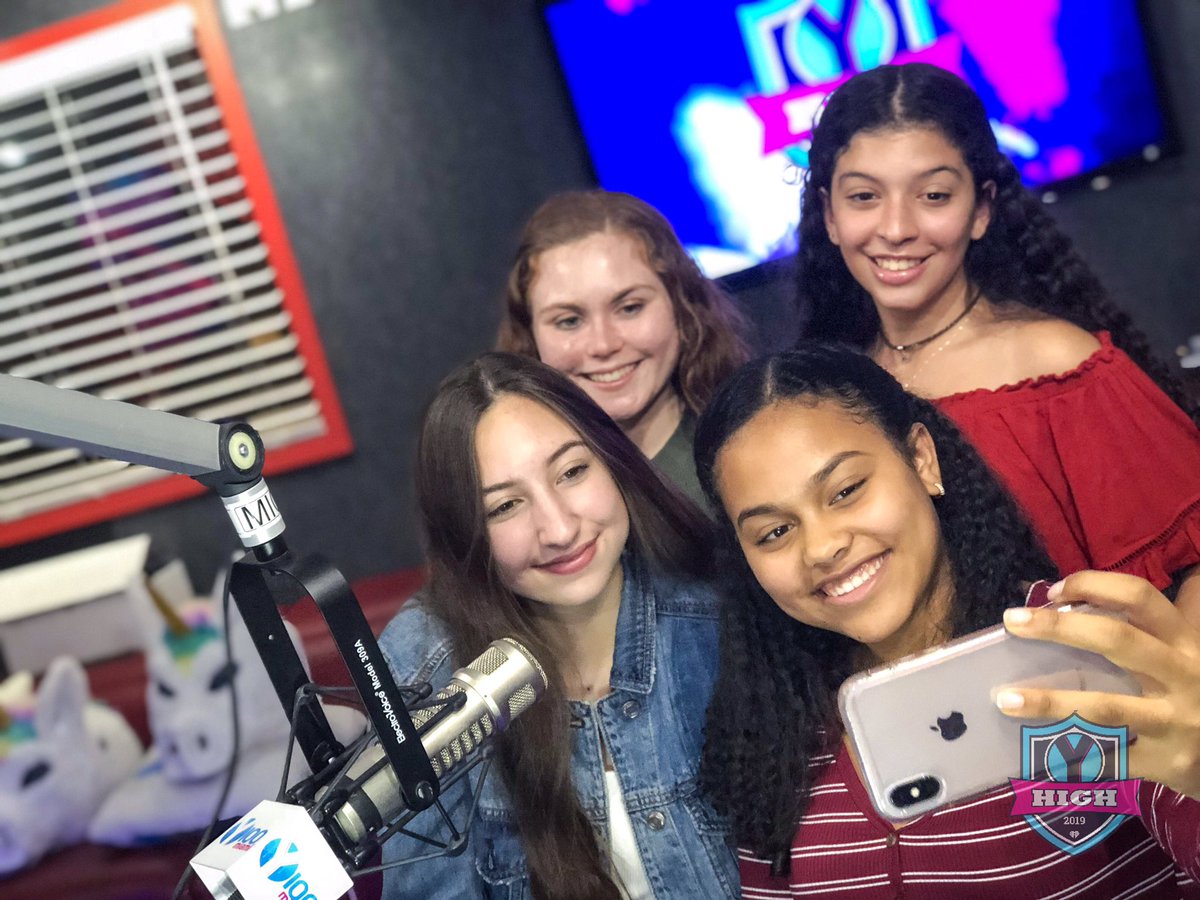 Y100MIAMI's tweet photo. The girls from #CooperCity High bringing out that #YHigh spirit tonight, and you could be hanging out in-studio with @ItsFrankieP &amp; @ItsCarolinaLive, too! Sign up on https://t.co/vnQT00EHUG or find us in our DMs 💯🙌🏼 https://t.co/Avj5V1DYcr