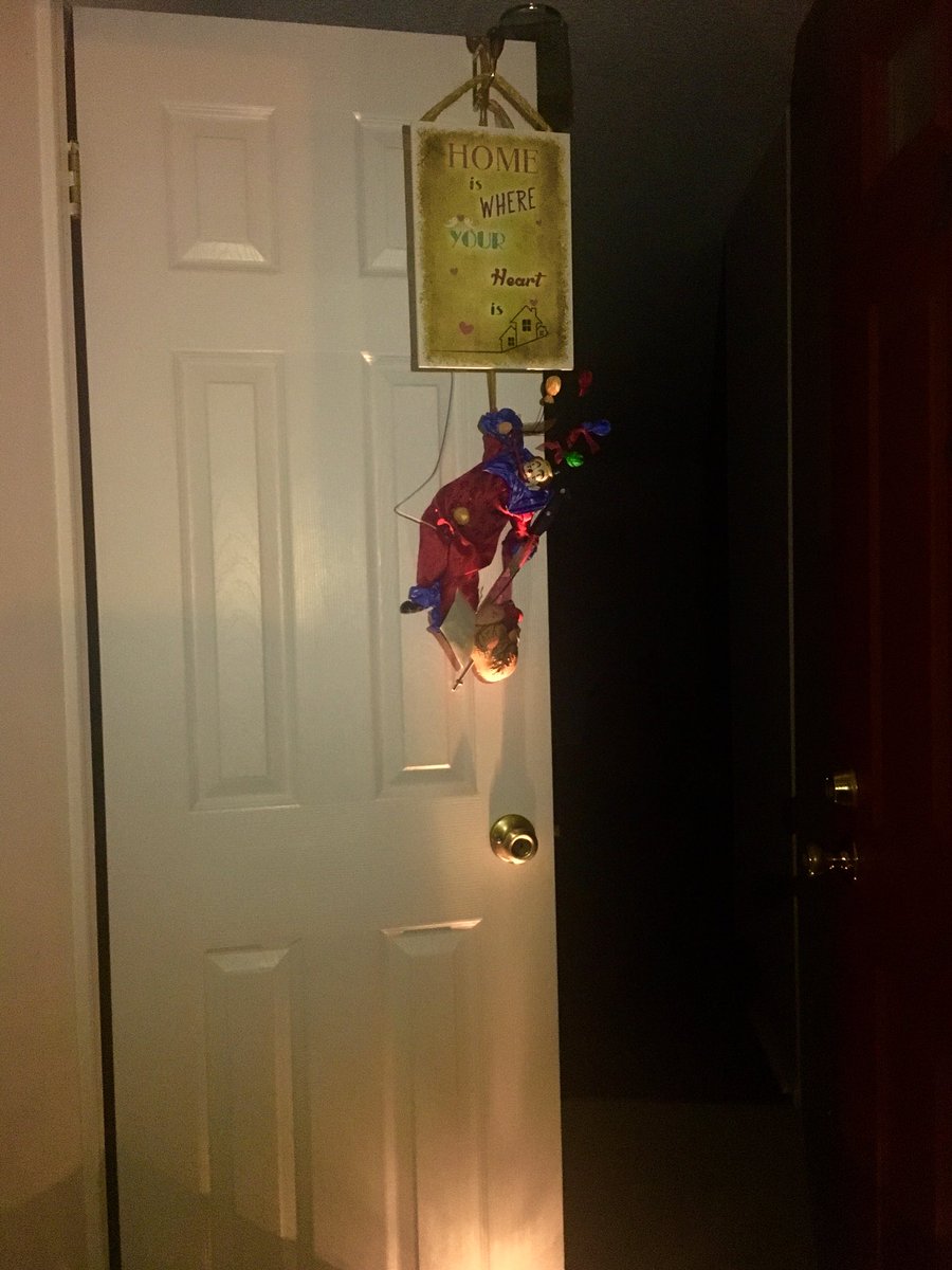JuliaTartaglia's tweet photo. Just came home to the most horrific display I have ever seen!! Thanks Dr @atobiamd looks like we won’t be sleeping tonight!! 🙈 double kill this year #Tobey #TrustNoOne #MyNewPlaymate #HowDidThisGetIntoOurHouse?!??? https://t.co/Z2Hi5KW78b