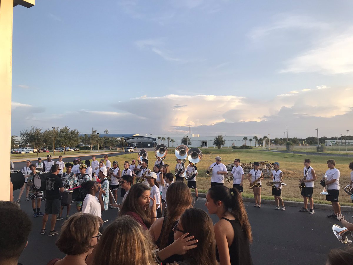 piratenationhs's tweet photo. Bonfire 2018! SGA brought the spirit and the heat tonight. Great performances by our Band, Cheerleaders, and Black Pearls! https://t.co/aCtERL2oHs