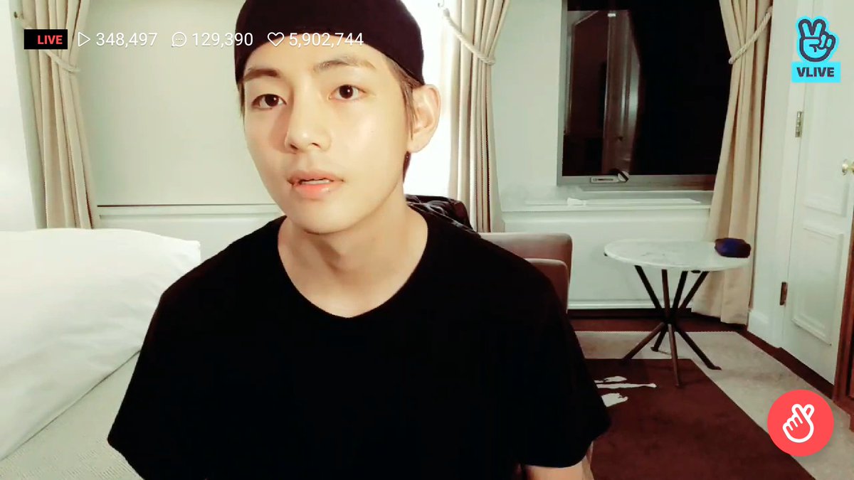Ping_meercat's tweet photo. ขาวจิงๆเลยพ่อคุณ💘 #AMAs #BTS @BTS_twt https://t.co/Xd5GBubdZG