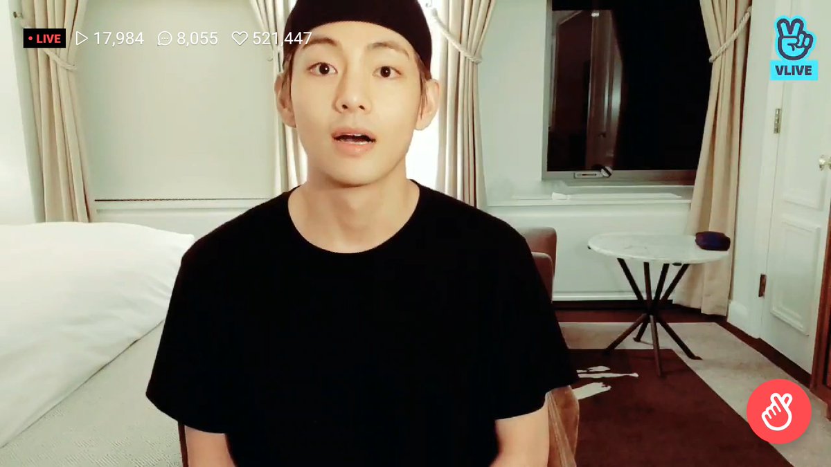 Ping_meercat's tweet photo. ขาวจิงๆเลยพ่อคุณ💘 #AMAs #BTS @BTS_twt https://t.co/Xd5GBubdZG
