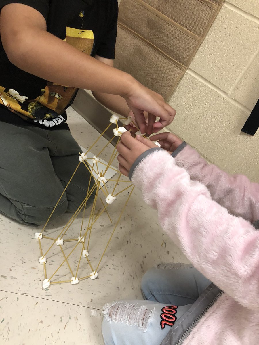 MissEvansKiddos's tweet photo. STEM challenges are our favorite! We’ve been practicing collaboration, innovation, and perseverance! https://t.co/DRvCSUqcXX