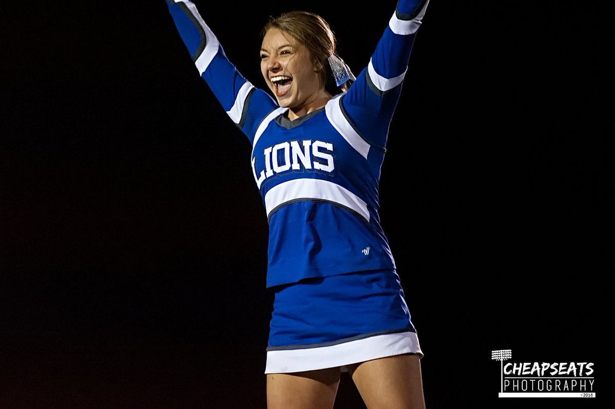 CheapSeatsPhoto's tweet photo. #FootballPics 📸🏈Link: https://t.co/douKDFemlF 🏈📸
@NWLIONSFOOTBALL @NORTHWEST_LIONS @NHSLionette @spirit_nhs @nhslionscheer @NorthwestRISD @SuptNorthwest https://t.co/87LBQrPxEC