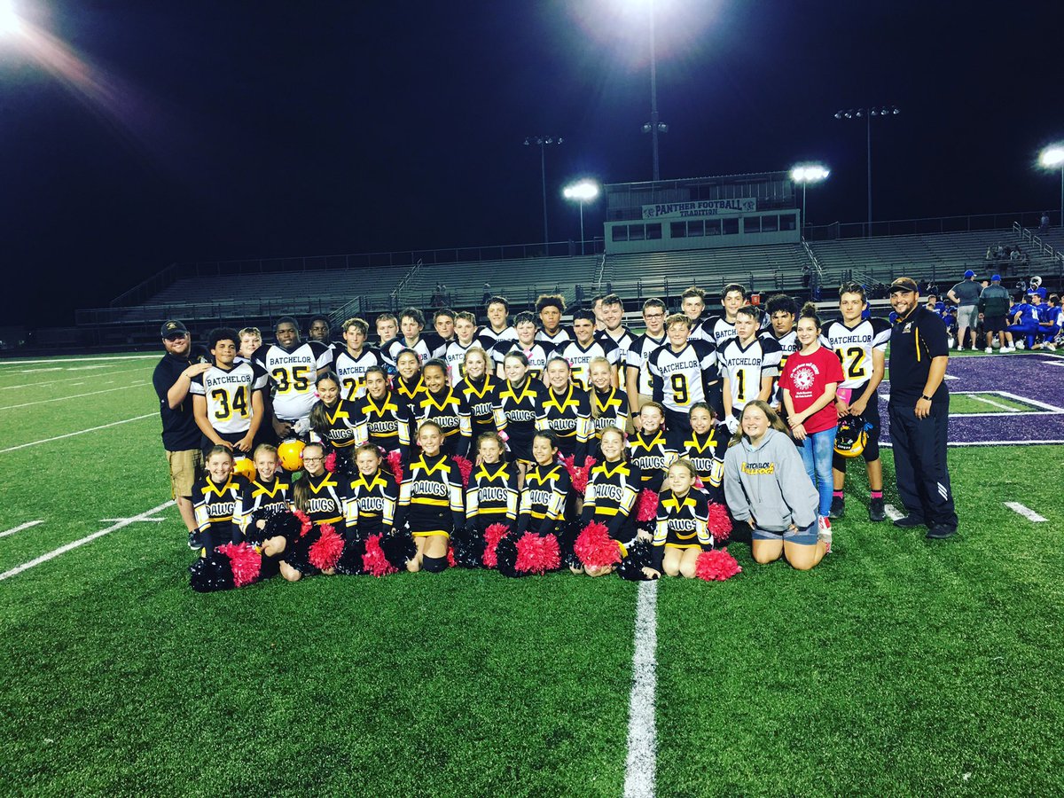 mskcheslock's tweet photo. Great night seeing both football teams Beat the Creek! Always an awesome way to end the season! Shout out to the cheerleaders for all of your hard work this football season! #GoDawgs #BMSFootball https://t.co/mb3Ghzyj1F