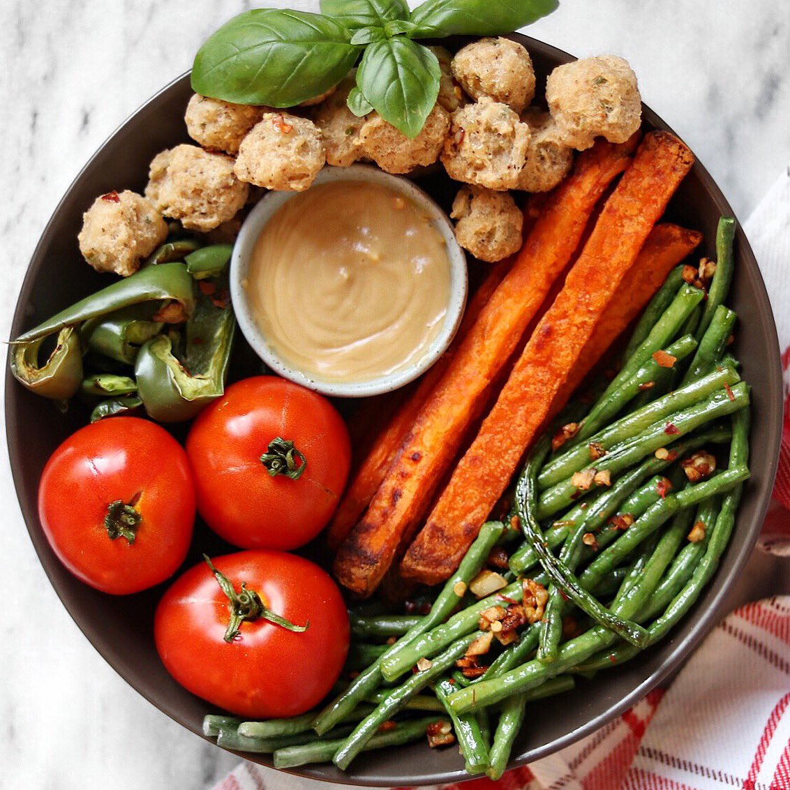 LISA_EATS's tweet photo. Homegrown veggies and homemade salmon balls. My life is complete. 😅 https://t.co/LrWUlwYj4j