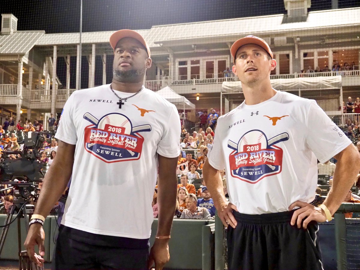 TexasLonghorns's tweet photo. Pair of ‘05 Champs 🤘

👀 #Longhorns4Life @VinceYoung10 @drewstubbs13 https://t.co/BHmT1tnStc