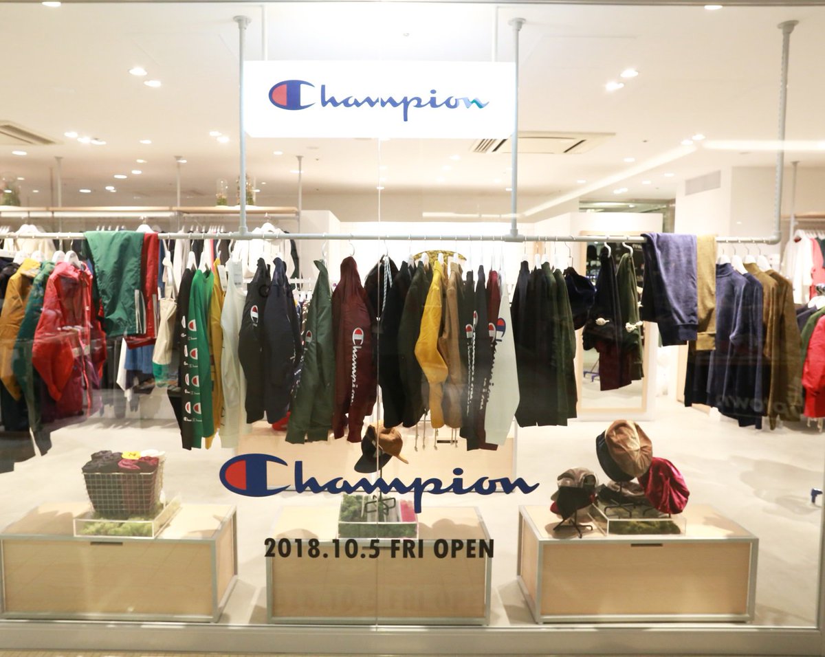 Champion Japan Twitterissa 東京 大阪で話題の新スタイル直営店が九州上陸 Champion For Her が 10 5 金 福岡 天神にやってきた オープン記念に 人気シリーズ T1011 ティー テンイレブン からピンク色刺繍の 限定 Tシャツ を発売するほか