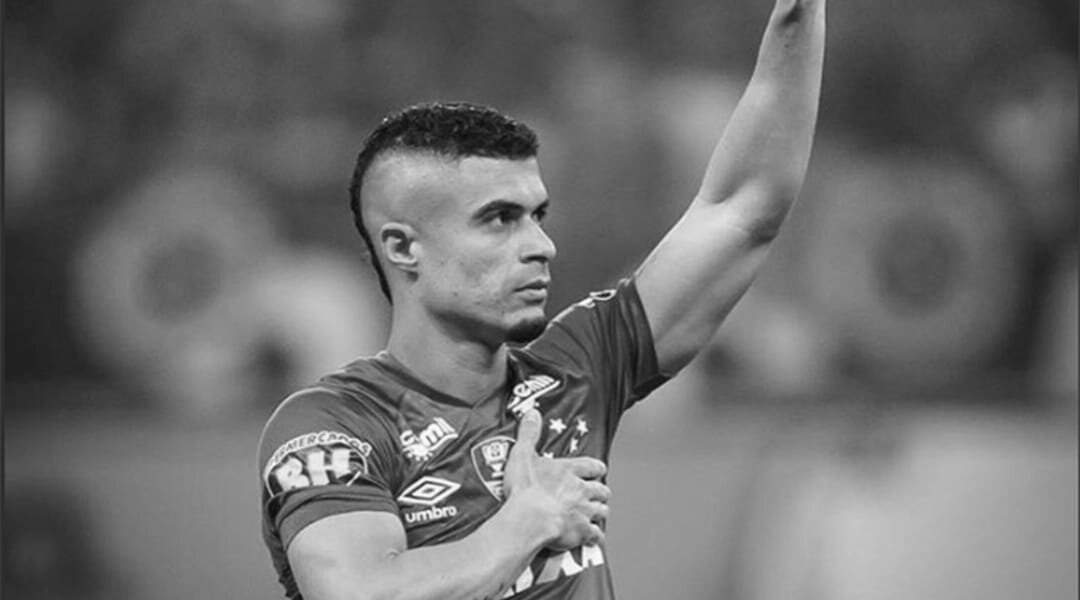 saantimartinez5's tweet photo. Este es Egidio, capitán de cruzeiro. No se murió ni nada, pero dijo que le iban a hacer 4 a boca y bueno... A mirarla por Fox Brazuca. https://t.co/gSwPcLJR6h